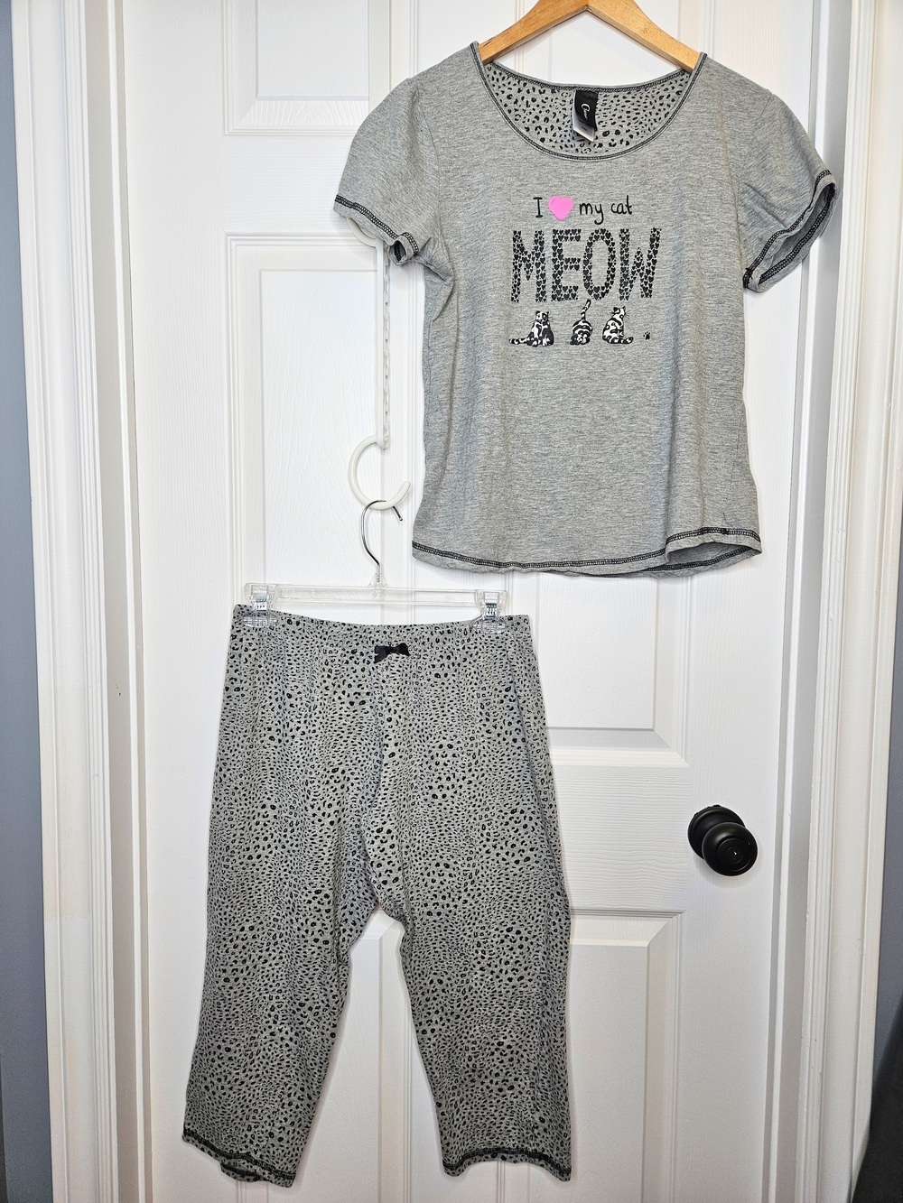 NWOT Gray Cat Graphic Capri Pajama Set 'I ♥ My Cat MEOW' Text Size M